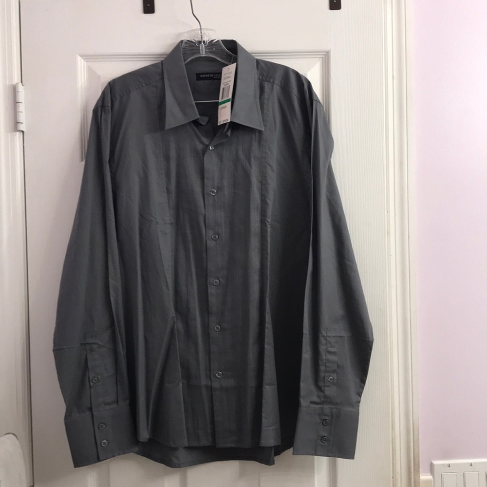 NWT Men’s Kenneth Cole Gray Dress Shirt Size is L Button Down